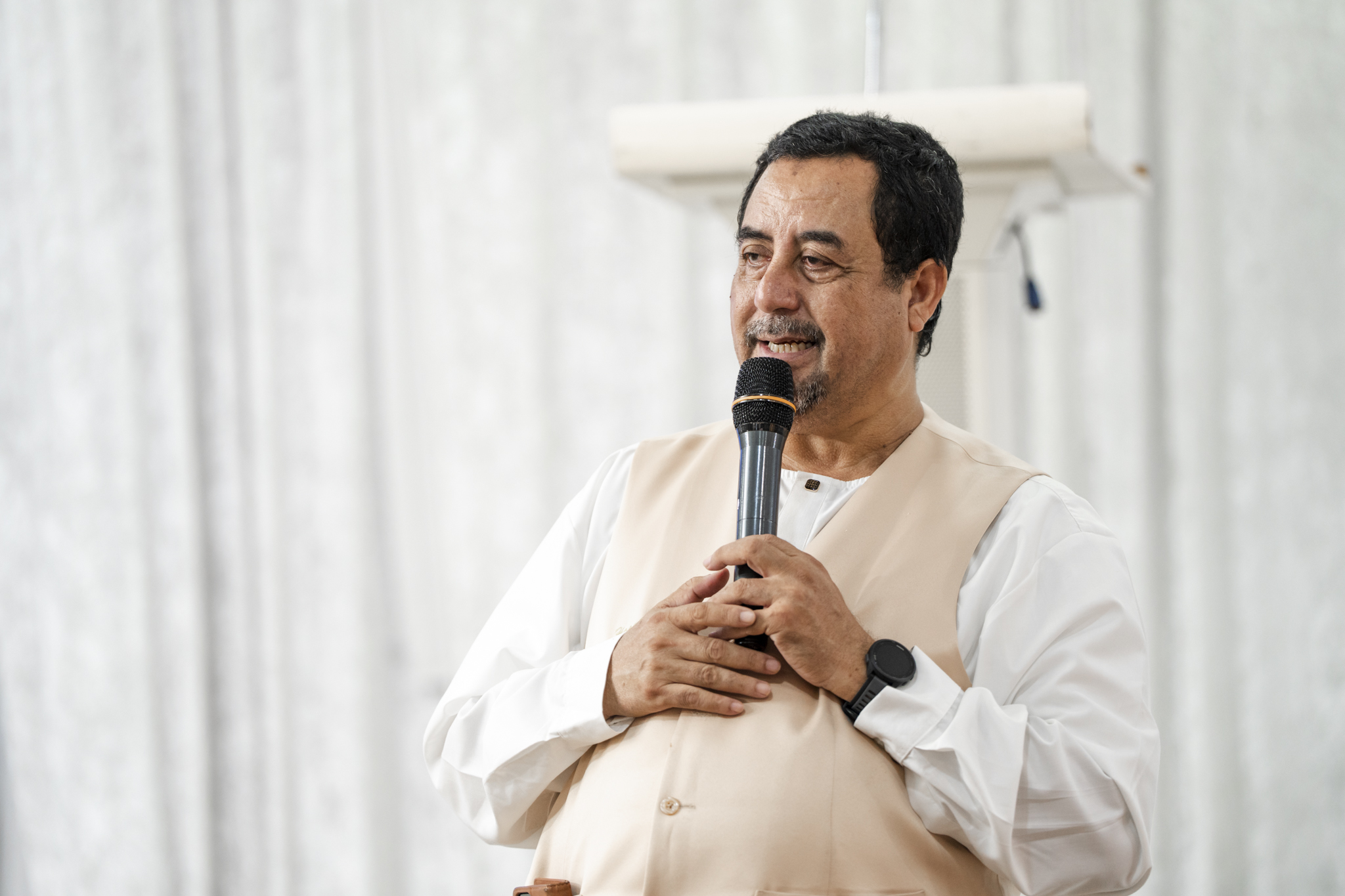 Syed Agil Alkaff, Managing Director of Hagel Travel & Tours, addressing jema’ah